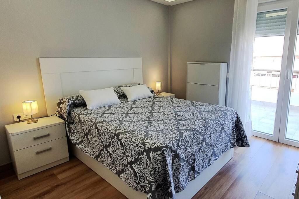 Appartement Modern Two Bedroom In Centre *